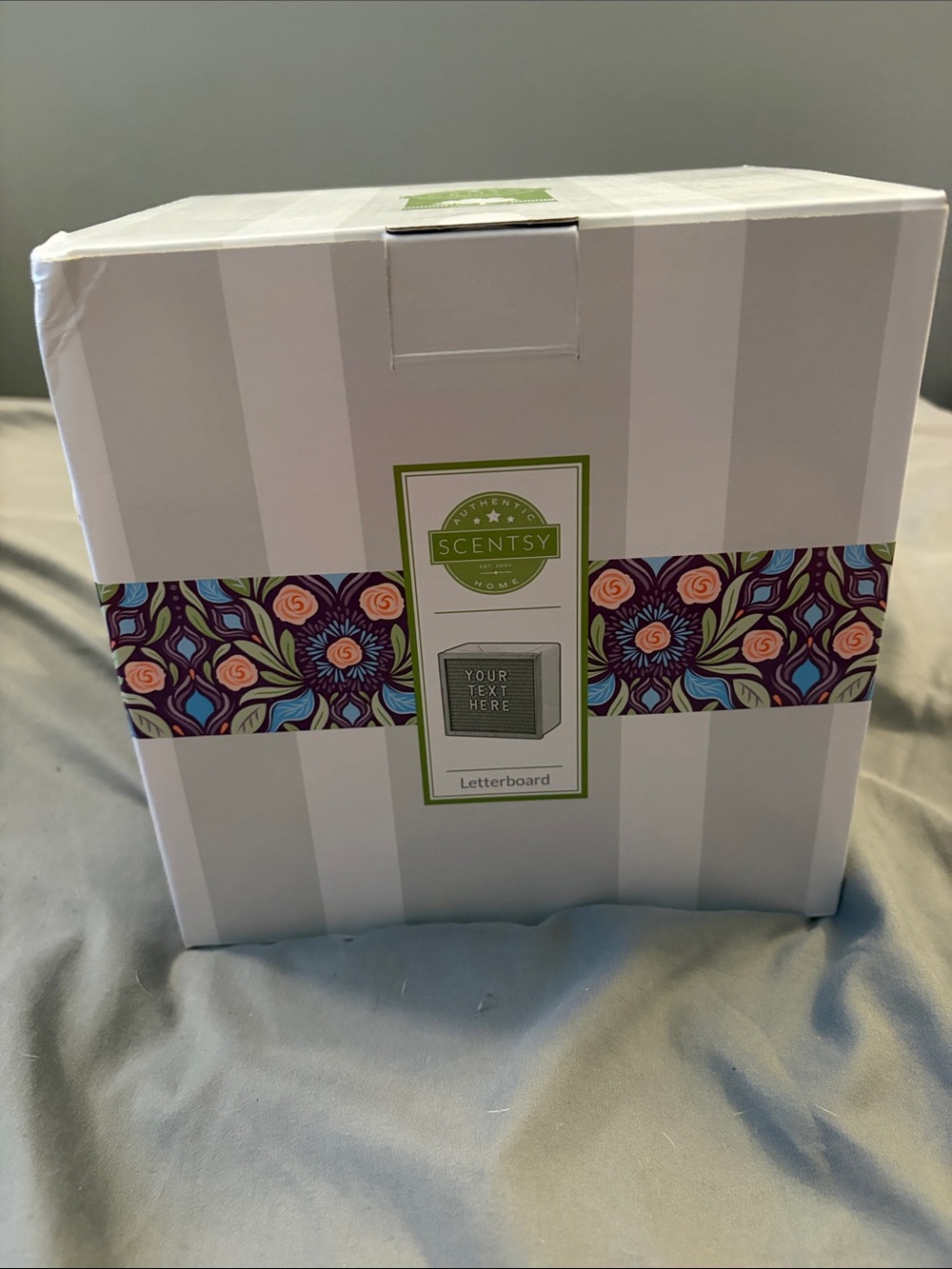 Scentsy White Letterboard with Floral Accent Band - Picture 4 of 4